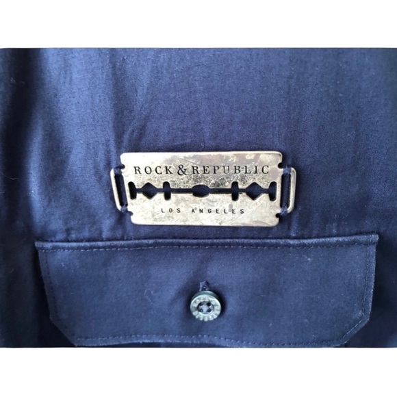 Rock & Republic Button Down Short Sleeve Metal Logo Navy Blue SZ Med Unique - Picture 4 of 5